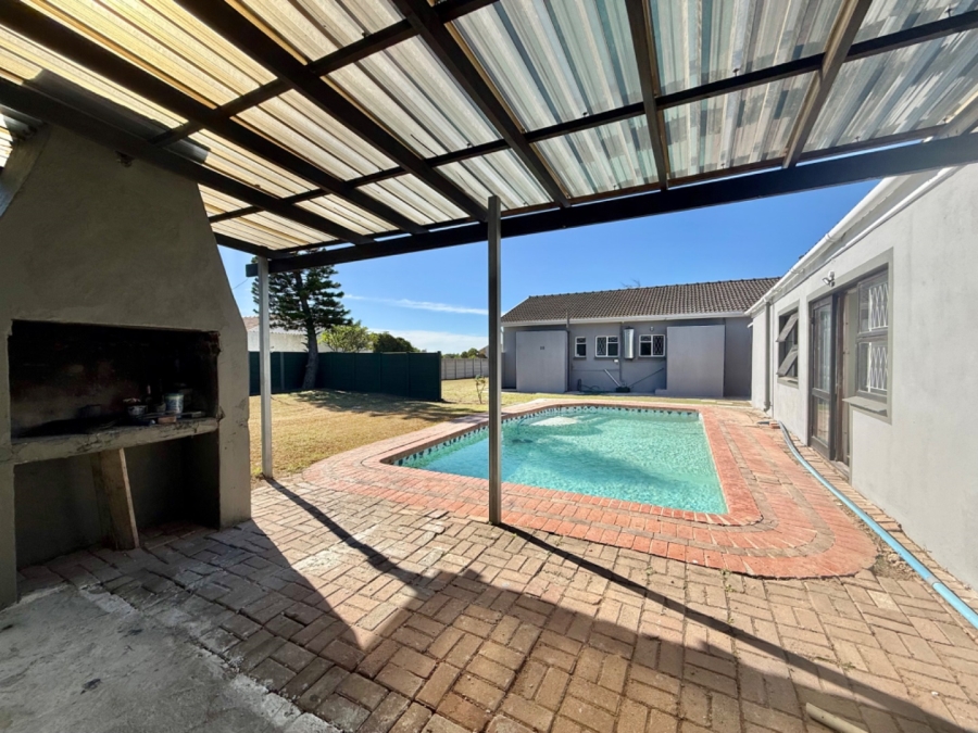 3 Bedroom Property for Sale in Kabega Park Eastern Cape